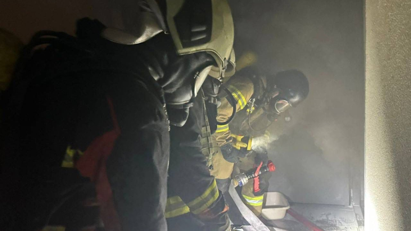 Explosionen in Kiew: Ein Kind starb, nachdem ein UAV einen getroffen hatte Haus im Bezirk Solomensky“/></p>
<p>Foto: DSNS of Ukraine</p>
<p><img decoding=