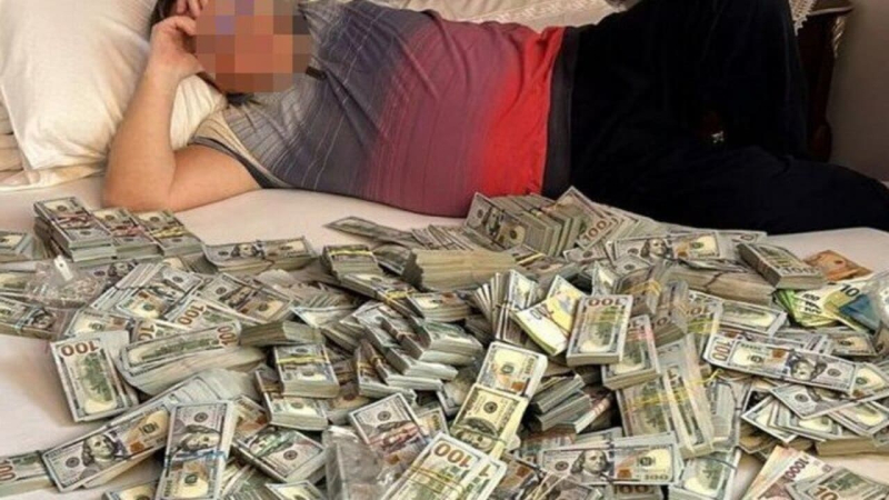 Hat eine halbe Million Dollar durch das Fenster geworfen: Der Chef von MSEC wurde verurteilt illegale Bereicherung“ /></p>
<p>Foto: DBR</p>
<p><img decoding=