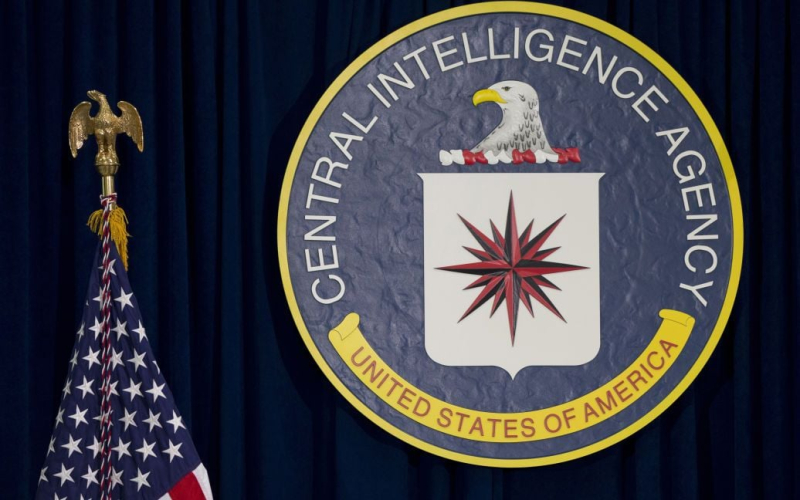 CIA erweitert Agentenrekrutierungsprogramm in der Russischen Föderation“ /></p>
<p><strong>Frühere ähnliche Programme haben positive Ergebnisse erzielt.</strong></p>
<p>Die <strong>Central Intelligence Agency</strong> der Vereinigten Staaten Die Staaten kündigten die Ausweitung der Kampagne zur Rekrutierung von Informanten in Russland an.</p>
<p>Die Agentur <strong>Reuters</strong> berichtet darüber.</p>
<p>Die CIA berücksichtigte Informationen von Anweisungen auf Chinesisch, Farc und Koreanisch zur sicheren Kontaktaufnahme mit US-Geheimdiensten zur Rekrutierung.</p>
<p>„Unsere Bemühungen an dieser Front waren in Russland erfolgreich und wir möchten sicherstellen, dass die Menschen in anderen autoritären Regimen uns kennen.“ sind für Geschäfte geöffnet“, sagte der Sprecher des US-Geheimdienstes.</p>
<p>In dem CIA-Video heißt es auf Chinesisch, dass es notwendig sei, die offizielle Website über sichere verschlüsselte virtuelle private Netzwerke (VPN) oder das TOR-Netzwerk zu kontaktieren.< /p> </p>
<p>Washingtons Wunsch nach mehr Informationen aufgrund der Tatsache, dass die Zusammenarbeit zwischen der Russischen Föderation, China und dem Iran in letzter Zeit erheblich zugenommen hat und militärisch aktiver wird.</p>
<p>Gleichzeitig Die CIA erkennt China, Nordkorea, Iran und die Russische Föderation als „harte Ziele“ (harte Ziele) an – Länder, in deren Regierung es schwierig ist, Informanten zu finden.</p>
<p>Erinnern Sie sich daran, dass zuvor berichtet wurde, dass die < strong>Der ehemalige CIA-Chef antwortete, ob die Erlaubnis eines Angriffs auf Russland einen dritten Weltkrieg provozieren könnte.</p>
<p>Außerdem haben wir zuvor berichtet, dass der <strong>CIA-Direktor über die Kosten von Atomwaffen sprach Bedrohungen für den Kreml</strong>.</p>
<h4>Ähnliche Themen:</h4>
<p>Weitere Nachrichten</p>
<!-- relpost-thumb-wrapper --><div class=