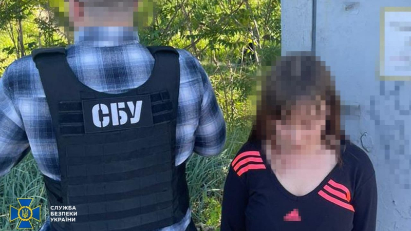 Sie bereiteten sich darauf vor, die Züge zum Entgleisen zu bringen: Der SBU wurde festgenommen Komplizen des FSB In der Region Charkow wurde ein 17-jähriger Bewohner des Bezirks Lozovsky festgenommen, der den Relaisschrank der Eisenbahnkommunikation zerstörte und sich auf eine neue Brandstiftung vorbereitete.</p>
<p>Alle Angeklagten wurden über den Verdacht gemäß Teil 2 informiert Kunst. 113 des Strafgesetzbuches der Ukraine (Sabotage im Rahmen des Kriegsrechts).</p>
<p>Darüber hinaus werden die Handlungen von Angreifern in Odessa zusätzlich gemäß Teil 3 der Kunst qualifiziert. 28, Teil 2 Kunst. 113 des Strafgesetzbuches der Ukraine (Sabotage durch eine organisierte kriminelle Gruppe unter Kriegsrecht). Ihnen droht lebenslange Haft mit Beschlagnahme ihres Eigentums.</p>
</p></p>
<!-- relpost-thumb-wrapper --><div class=