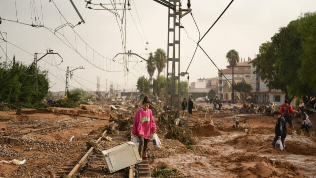 Menschen übernachteten auf Dächern: Mehr als 60 Menschen sind durch Überschwemmungen in Spanien gestorben