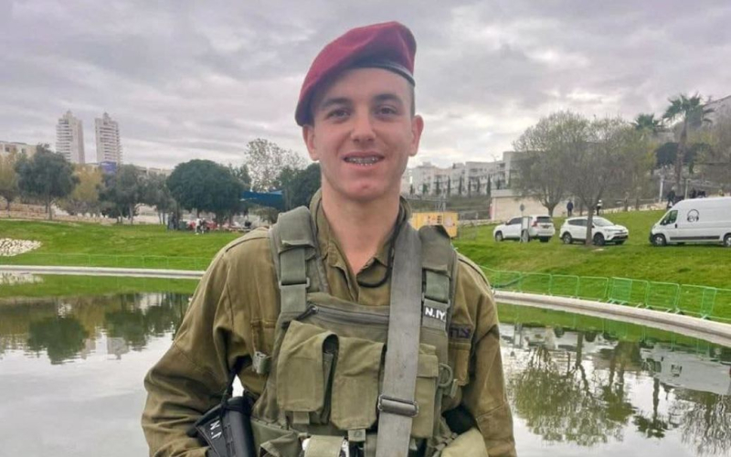 Sohn der Verteidiger der Ukraine starb bei Kämpfen im Süden des Libanon“ /></p>
<p><strong>Der Sohn des ukrainischen Verteidigers war Soldat der Spezialeinheit „Egoz“</strong></p>
<p>< p>Der Sohn des Verteidigers der Ukraine, eines 22-jährigen Kämpfers der israelischen Armee, Nazar Itkin, starb in einer Schlacht im Südlibanon.</p>
<p>Dies berichteten der Oberrabbiner der Ukraine Moshe Reuven Azman und Israelinfo .</p>
<p>Nach Angaben des Rabbiners begab sich der Vater des verstorbenen israelischen Militärs David Itkin, obwohl er keineswegs jung war, schon in den ersten Tagen der russischen Invasion in die Terrorverteidigung. Er verteidigte die Region Kiew und kämpfte dann in Richtung Charkow.</p>
<p>Der Sohn des ukrainischen Verteidigers, der 22-jährige Nazar, lebte in der israelischen Stadt Kiryat Ata. Er war Mitglied der Egoz-Spezialeinheiten und starb im Kampf im Südlibanon.</p>
<p><img decoding=