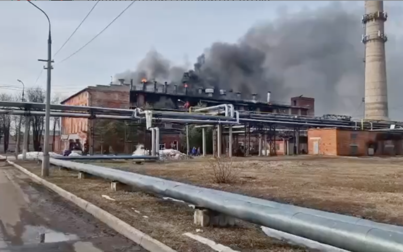 Das Elektroizolit-Werk hat in Russland Feuer gefangen ; (Video)