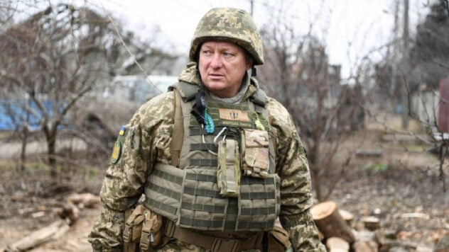 Der Kommandeur der Vereinigten Streitkräfte der Streitkräfte der Ukraine, Yuriy Sodol, ist aus militärischen Gründen zurückgetreten Kommission: Was ist bekannt? /></p>
<p>Generalleutnant Yuriy Sodol, der Kommandeur der Vereinigten Kräfte der Streitkräfte der Ukraine war, wurde aufgrund der Schlussfolgerung der Militärmedizinischen Kommission aus dem Militärdienst entlassen ( MMC).</p>
<p>UP berichtet dies unter Berufung auf Quellen am Rande.</p>
<h2>Juri Sodol ist wegen der Militärkommission zurückgetreten: was bekannt ist</h2>
<p>Demnach Der Veröffentlichung zufolge wurde Juri Iwanowitsch Sodol am 14. Oktober aus den Reihen der Streitkräfte der Ukraine entlassen.</p>
<p>Wird jetzt beobachtet < p>Die Grundlage für die Entlassung aus dem Amt des Kommandeurs der Vereinigten Streitkräfte der Streitkräfte der Ukraine war die Entscheidung der Militärmedizinischen Kommission.</p>
<h2>Was über Juri Sodol bekannt ist</h2>
<p>Juri Sodol wurde am 11. Februar 2024 zum Kommandeur der Vereinigten Streitkräfte der Streitkräfte der Ukraine ernannt.< /p> </p>
<p>Im Jahr 2014 nahm Yuriy Sodol als Kommandeur der 25. separaten Luftlandebrigade fünf Monate lang an aktiven Gefechten in den Regionen Donezk und Lugansk teil.</p>
<p>Sodols Brigade befand sich an den heißesten Orten. Unter ihnen — Kämpfe um Rubezhnoe, Jampol, Verteidigung des Flughafens Donezk, Abzug der ukrainischen Verteidigungskräfte aus Debaltsevo.</p>
<p>Seit Beginn der umfassenden Invasion zeigte er sich auf dem Schlachtfeld und wurde im Februar 2022 mit dem ausgezeichnet Titel eines Helden der Ukraine für die Schlachten in Wolnowacha, Gebiet Donezk, von wo aus er die Menschen aus feindlichen Angriffen herausführte und eine erfolgreiche Gegenoffensive organisierte.</p>
</p></p>
<!-- relpost-thumb-wrapper --><div class=