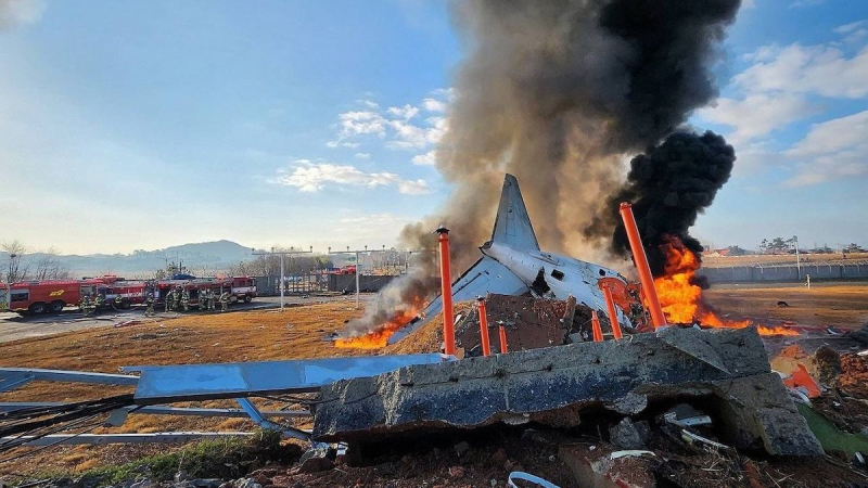 Ein Passagierflugzeug ist in Südkorea abgestürzt, es gibt viele Opfer