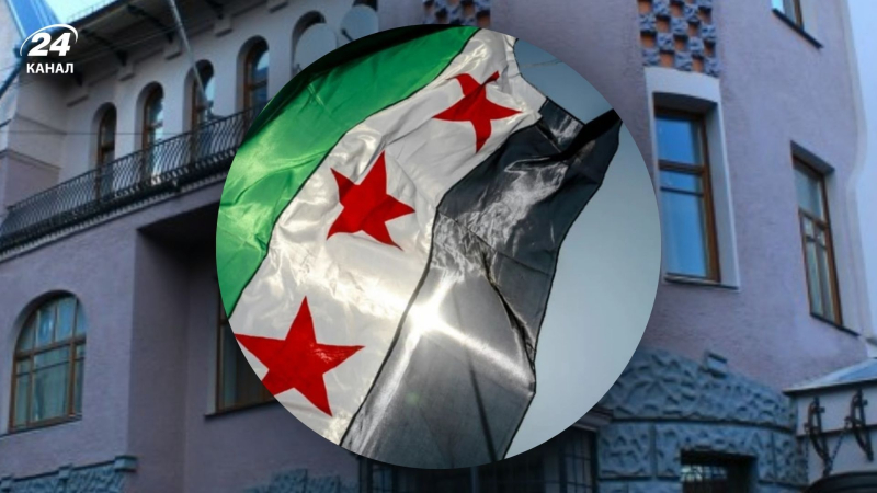 Symbol der Opposition: Über der syrischen Botschaft in Moskau wurde eine neue Flagge aufgehängt