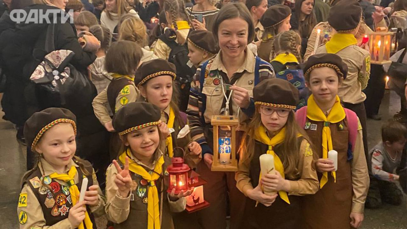 Das Bethlehem-Friedensfeuer wurde in die Ukraine gebracht