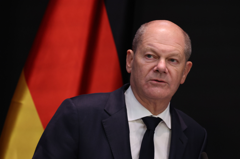 In Deutschland griffen Rechtsextreme Mitglieder der Scholz-Partei an, es gibt Opfer