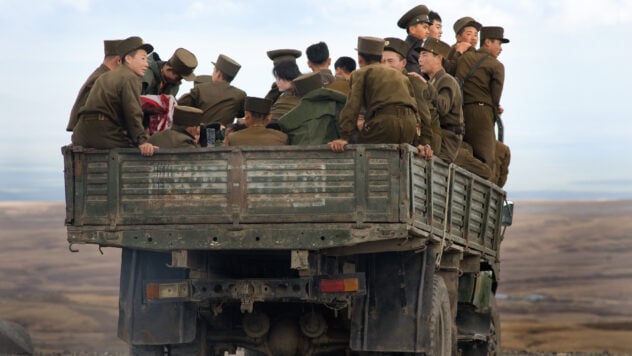 DVRK-Truppen haben schwere Verluste erlitten, weil sie nicht bereit waren, Drohnen zu widerstehen – TsPD“ /> </p>
<p>Die Militärarmeen der DVRK, die die Russische Föderation im Kampf einsetzt Aktionen in der Region Kursk sind nicht bereit, Drohnen zu bekämpfen, und erleiden daher erhebliche Verluste.</p>
<p>Dies erklärte der Leiter des Zentrums zur Bekämpfung von Desinformation beim Nationalen Sicherheits- und Verteidigungsrat<strong>Andrey Kovalenko .</strong></p>
<h2>Wie die Russische Föderation das nordkoreanische Militär einsetzt</h2>
<p>— Es sieht so aus, als hätten die Russen die Koreaner nicht gut über den Einsatz von UAVs informiert. Und das zeigt, dass das Leben der Koreaner für die Russen keinen Wert hat, — betonte er.</p>
<p>Jetzt beobachten sie </p>
<p>Ihm zufolge hat die Russische Föderation nun einige der mehr als 12.000 nordkoreanischen Truppen, die zuvor eingezogen wurden, in die Schlacht gezogen.</p>
<p>Kowalenko sagt das Das Aggressorland setzt sie ohne Ausrüstung in Richtungen nördlich, westlich und östlich von Suja ein und gleicht so den Mangel an eigenem Personal aus.</p>
<p>Gleichzeitig versucht Russland, die Leichen schnell zu entfernen nordkoreanischer Soldaten aus Front, was Kovalenko mit dem Wunsch erklärt, ihre Teilnahme an Feindseligkeiten zu verbergen.</p>
<p>— Nach Angaben des Hauptgeheimdienstdirektorats starben mindestens 30 Nordkoreaner, es handelt sich jedoch um diejenigen, die bereits zweifelsfrei verifiziert wurden. Wenn mehr Stellen überprüft werden, wird die Zahl steigen, — fügte er hinzu.</p>
<p>Zuvor zeigten die Special Operations Forces, wie ihre Drohnenbetreiber innerhalb von drei Tagen 50 nordkoreanische Militärangehörige in der Region Kursk eliminierten und weitere 47 — verwundet.</p>
</p></p>
<!-- relpost-thumb-wrapper --><div class=