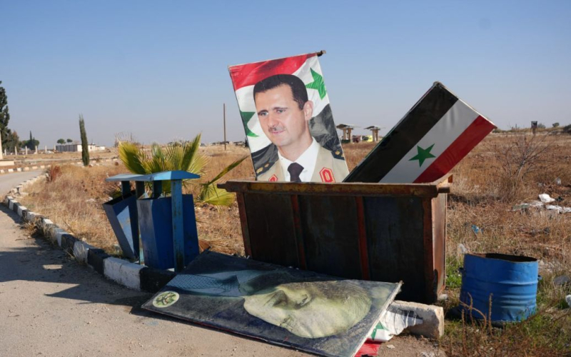 Assad flog mit seiner Familie nach Moskau – was bekannt ist“ /></p>
<p><strong>Assad und seine Familie wurden versorgt Zuflucht.</strong></p>
<p>Der syrische Diktator <strong>Bashar Assad</strong> floh von Damaskus nach Moskau. Er und seine Familie flogen in die Hauptstadt der Russischen Föderation.</p>
<p>Russische Propagandisten, insbesondere die staatliche Nachrichtenagentur TASS, sprechen darüber.</p>
<p>Sie zitieren ihre eigenen Quellen in der Kreml und behaupten, dass Assad und seiner Familie Unterschlupf gewährt wurde.</p>
<p>Wie das Hauptgeheimdienstamt der Ukraine bereits berichtete, nutzte die Russische Föderation Desinformation über das Verschwinden des Signals des Il-76T-Flugzeugs von den Überwachungsradaren der syrische Diktator an Bord, offenbar verursacht durch einen Flugzeugabsturz. Damit vertuschte die Russische Föderation ihre Operation zur Rettung Assads und seiner Familie.</p>
<p>Zuvor war in <strong>Syrien</strong> das Regime von Baschar al-Assad gestürzt. Oppositionskräfte gaben an, dass sie nun die Macht in der Republik kontrollieren.</p>
<h4>Ähnliche Themen:</h4>
<p>Weitere Nachrichten</p>
<!-- relpost-thumb-wrapper --><div class=