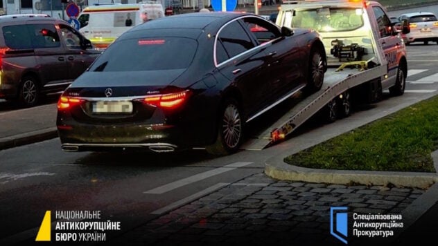 Eliteautos einer kriminellen Gruppe, die mit dem ehemaligen Leiter des State Property Fund in Verbindung steht, wurden festgenommen in Österreich“ /></p>
<p>Österreichische Polizeibeamte wurden verhaftet und beschlagnahmt Autos, die von Mitgliedern einer kriminellen Vereinigung verwendet werden, die vom ehemaligen Vorsitzenden des Staatseigentumsfonds der Ukraine kontrolliert wird.</p>
<p>Dies wird von der Spezialstaatsanwaltschaft für Korruptionsbekämpfung gemeldet.</p>
<h2>In Österreich wurden die Autos von Mitgliedern einer kriminellen Gruppe unter der Leitung des ehemaligen Leiters des Staatseigentumsfonds festgenommen.</h2>
<p>Dank der koordinierten Aktionen eines gemeinsamen Ermittlungsteams aus der Ukraine, Österreich und Frankreich wurden Ergebnisse erzielt bei der Durchsuchung und Beschlagnahme von Vermögenswerten erreicht.</p>
<p>Jetzt beobachten </p>
<p>Auf Ersuchen des Leiters der gemeinsamen Ermittlungsgruppe aus der Ukraine verhafteten und beschlagnahmten österreichische Strafverfolgungsbeamte Premiumautos, die die Gruppenmitglieder im Ausland nutzten.</p>
<p><img decoding=