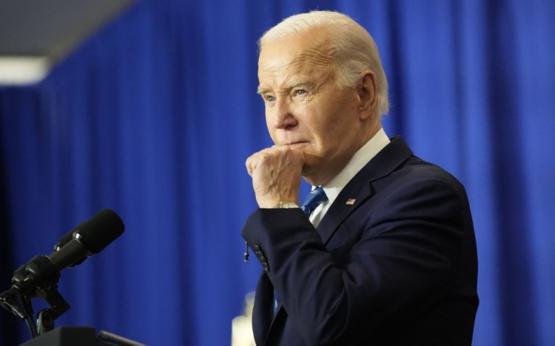 Biden bereitet sich vor „Abschiedspaket von Sanktionen gegen die Russische Föderation –“ /></p>
<p><strong>Neue Beschränkungen kann sich auf die „Schattenflotte“ auswirken. RF.</strong></p>
<p>US-Präsident Joe Biden erwägt in den letzten Wochen seiner Amtszeit neue schwerwiegende <strong>Sanktionen</strong> gegen den russischen Energiesektor.</p>
<p>Schreibt dazu die Washington Post.</p>
<p>Seine Regierung betrachtet diese Entscheidung als einen „Abschiedsschlag“ im Finanzkrieg gegen Russland.</p>
<p>Journalisten zufolge werden sich die Sanktionen gegen Russlands sogenannte „Schattenflotte“ – diese internationale Schiffsbeförderung Russisches Öl unter Umgehung westlicher Sanktionen.</p>
<p>Die USA werden auch Druck auf Exporteure von russischem Öl ausüben, die noch nicht von Sanktionen betroffen sind – offenbar können sie Lizenzen widerrufen, die es Banken ermöglichen, Zahlungen für russische Energie abzuwickeln Ressourcen.</p>
<p>Wir erinnern daran, dass die EU ein weiteres Paket von <strong>Sanktionen gegen die Russische Föderation verabschiedet hat.</strong> 54 Einzelpersonen und 30 Organisationen unterlagen Beschränkungen. Insbesondere geht es um Tanker (die Schattenflotte der Russischen Föderation), die russisches Öl transportieren.</p>
<h4>Verwandte Themen:</h4>
<p>Weitere Nachrichten</p>
<!-- relpost-thumb-wrapper --><div class=