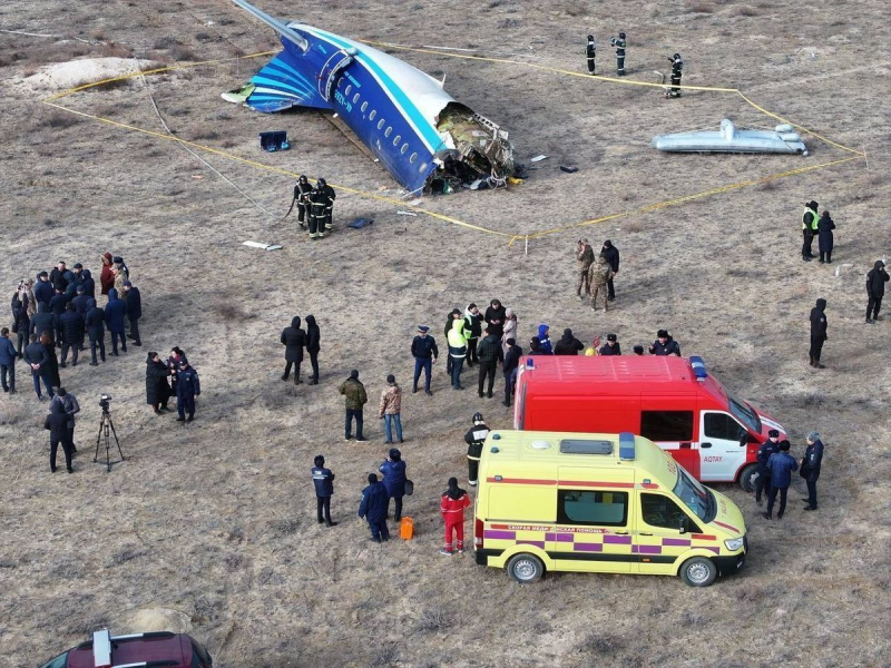 Flugzeugabsturz in Kasachstan: Ein Luftfahrtexperte untersuchte den Schaden am Flugzeug und lehnte die russische Version ab