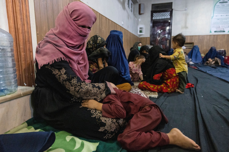 Taliban verbieten Fenster mit Blick auf Orte, an denen sich häufig Frauen aufhalten