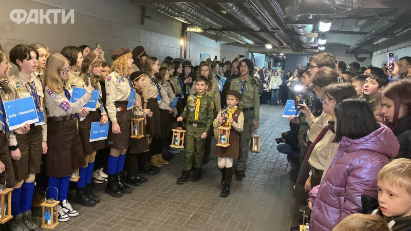 Das Friedensfeuer von Bethlehem wurde in die Ukraine gebracht