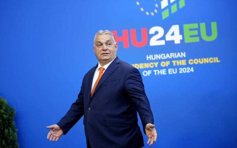 Orban bestritt ein Gespräch mit Selenskyj – dem Leiter des ungarischen Außenministeriums“ /></p>
<p><strong>Peter Szijjártó versichert, dass der Vorschlag für einen „Weihnachtsfrieden“ aus Ungarn „liegt auf dem Tisch.“</strong></p>
<p>Nachdem der ungarische Premierminister Viktor Orban mit dem russischen Präsidenten Wladimir Putin gesprochen hatte, wurde ihm die Erlaubnis verweigert, ein Telefongespräch mit dem ukrainischen Präsidenten Wladimir Selenskyj zu organisieren.</p>
<p>Dies gab der ungarische Außenminister Peter Szijjarto am Sonntag, dem 15. Dezember, bekannt. berichtet die ungarische Publikation MTI.</p>
<p>Er nannte diesen Fall „beispiellos in der Diplomatie“.</p>
<p>Nach Angaben des ungarischen Ministers schlug Ministerpräsident Viktor Orban angesichts des bevorstehenden Weihnachtsfests einen „humanitären Schritt“ vor, der einen mehrtägigen Waffenstillstand und einen Massenaustausch von Gefangenen vorsah, damit „Hunderte oder sogar Tausende von Menschen die Feiertage zu Hause und bei ihnen verbringen könnten.“ Familien, und zumindest wäre in den Tagen des Waffenstillstands niemand gestorben.“</p>
<p>Szijjártó behauptet, er habe den Außenminister der Ukraine Andrei Sibiga und den Leiter des Büros des Präsidenten informiert Ukraine über Orbans Absicht, mit Selenskyj zu sprechen Andrei Ermak wurde jedoch „ziemlich angespannt und kulturell“ abgelehnt.</p>
<p>Der ungarische Ministerpräsident erinnerte daran, dass der ungarische Ministerpräsident Mitte der Woche ein Telefongespräch mit dem russischen Präsidenten Wladimir Putin geführt habe dauerte mehr als eine Stunde.< /p> </p>
<p>Szijjártó versichert, dass der Vorschlag für einen „Weihnachtsfrieden“ aus Ungarn „auf dem Tisch liegt“ und angeblich auf einer Seite liegt [Das bedeutet natürlich, dass Russland] darüber nachgedacht hat und es für akzeptabel hält.</p>
<p>Gleichzeitig erklärte der ungarische Minister nicht, warum Ungarn die Ukraine nach einem Gespräch mit Putin über seinen „Waffenstillstand“-Vorschlag informiert hatte.< /p> </p>
<p>Erinnern wir uns daran, dass Premierminister Viktor Orbán glaubt, dass es Ungarn war, das „die Tür zu sinnvollen Friedensverhandlungen geöffnet“ hat.</p>
<h4>Verwandte Themen:</h4>
<p>Weitere Nachrichten</p>
<!-- relpost-thumb-wrapper --><div class=