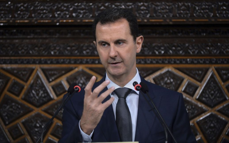 Der Fall von das Baschar-Regime Assad: In Russland wurde eine Erklärung abgegeben“ /></p>
<p><strong>Assad stimmte der Machtübergabe zu und verließ das Land Land.</strong></p>
<p>Nach Verhandlungen verließ der syrische Präsident <strong>Bashar Assad</strong> das Land und stimmte einer friedlichen Machtübergabe zu.</p>
<p>Eine solche Erklärung wurde abgegeben Das russische Außenministerium.</p>
<p>„Assad hat diese Entscheidung aufgrund von Verhandlungen mit einer Reihe von Teilnehmern des bewaffneten Konflikts in Syrien getroffen. Russland hat sich daran nicht beteiligt“, heißt es in der Nachricht.</p >
<p>Der syrische Präsident verließ sein Amt als Präsident und verließ das Land, wobei er Anweisungen zur Ausführung gab Die Machtübergabe sei friedlich verlaufen, fügte Dmitri Peskow hinzu.</p>
<p>Das russische Außenministerium behauptet außerdem, dass es mit allen Gruppen der syrischen Opposition in Kontakt stehe. Mittlerweile besteht angeblich keine Bedrohung für die Sicherheit der russischen Militärstützpunkte in Syrien, aber sie sind „in höchster Alarmbereitschaft“.</p>
<p>Erinnern Sie sich daran, dass das Hauptgeheimdienstamt der Ukraine berichtet hat, dass die russische Armee ihre Kriegsschiffe abgezogen hat Marinestützpunkt in Tartus, den Assad der Russischen Föderation als Bezahlung für den Schutz seines Regimes überlassen hatte. Am 8. Dezember verließen die Fregatte „Admiral Grigorjewitsch“ der russischen Schwarzmeerflotte und das Frachtschiff „Ingenieur Trubin“ der russischen Nordflotte Tartus in Richtung Mittelmeer.</p>
<p>Am 8. Dezember wurde es bekannt dass die Rebellen gegen Assad Damaskus erobert und den Sturz des Regimes angekündigt hatten.</p>
<p>Was in Syrien passiert, nachdem der Präsident aus dem Land geflohen ist – lesen Sie in unserem <strong>Neuigkeiten.</strong></p>
<h4>Ähnliche Themen:</h4>
<p>Weitere Neuigkeiten</p>
<!-- relpost-thumb-wrapper --><div class=