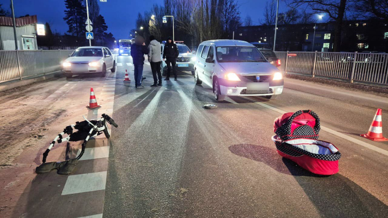 Unfall in Varash: Ein Auto überfuhr einen Mutter mit Kinderwagen, ein ein Monat altes Kind starb