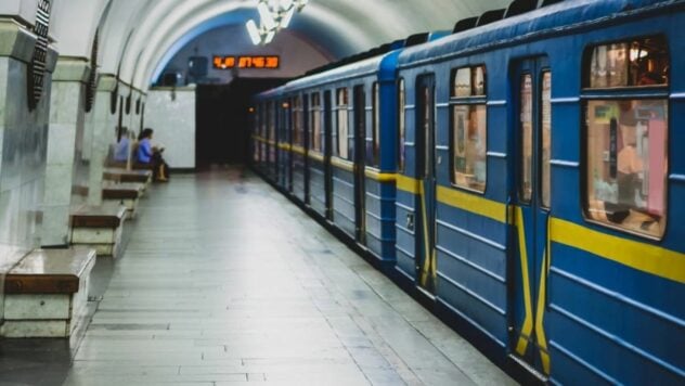 Ein Passagier wurde an der U-Bahn-Station Vokzalnaya in Kiew von einem Zug erfasst