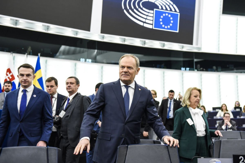 Tusk droht Orban mit „Konsequenzen“ wegen Einschüchterung, um Sanktionen gegen Russland zu verhindern