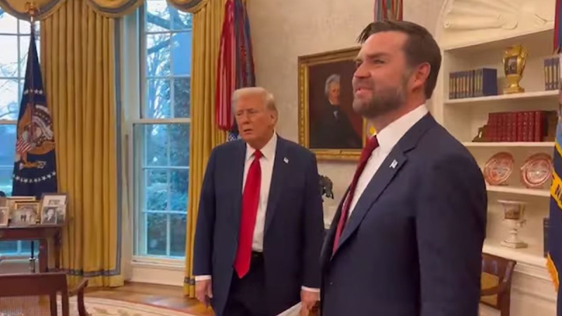 "Wow, das ist unglaublich!": J.D. Vance betritt zum ersten Mal das Oval Office im Weißen Haus