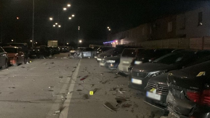 In Kiew, ein betrunkener Fahrer eines Volkswagens rammte 7 Autos, es gibt Verletzte 