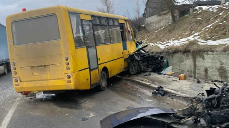 In den Gegenverkehr geflogen : in Tukholtsy in der Region Lviv in Der Unfall starb 4 Menschen, es gibt Verletzte