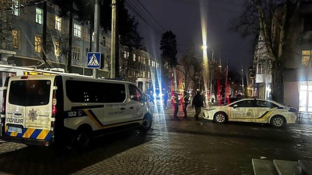 Sie flogen vom Aufprall davon: Zwei Mädchen wurden auf einem Zebrastreifen in der Nähe der Nationalpolizei erfasst Hauptquartier in Winnyzja