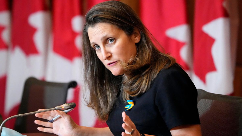 "Lasst uns zurückschlagen" : Freeland sagt, sie sei die beste Kandidatin, um es mit Trump aufzunehmen