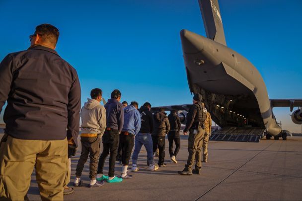 Die USA hat mit der größten Abschiebeaktion der Geschichte begonnen: Foto