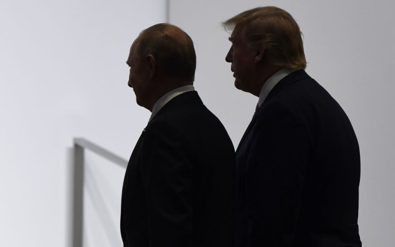 Trump kann verlangen, dass die russische Elite Putin eliminiert – Experte“ /></p>
<p><strong>Oder, Dem Experten zufolge könnte Trump sogar die Eliminierung Putins anordnen.</strong></p>
<p>Die Regierung von US-Präsident Joe Biden hat es sich nicht zur Aufgabe gemacht, das Regime des russischen Diktators Putin zu stürzen. Es ist jedoch möglich, dass die Regierung des neu gewählten Präsidenten Donald Trump dies verlangt.</p>
<p>Der Politikexperte Taras Zagorodniy hat dies angegeben, berichtet RBC-Ukraine.</p>
<p>Der Experte tut dies nicht Schließen Sie aus, dass die neue Regierung Trump die russischen Eliten nach der Absetzung Putins fragen könnte.</p>
<p>„Entfernen Sie zum Beispiel diesen Psychopathen, wir wissen nicht, wie Sie ihn entfernen werden, aber im Allgemeinen wird es einen geben.“ Gespräch später „Die Ukraine braucht alles. Es kann eine solche Situation geben. Darüber hinaus kann Trump sogar den Befehl erteilen, Putin zu eliminieren. Denn Trump hat während seiner Amtszeit gegen eine solche unausgesprochene Regel verstoßen“, sagte Zagorodny die Amerikaner des Kommandeurs der iranischen Elite-Spezialeinheiten, Qasem Soleimani.</p>
<p>Der Experte erinnerte auch an eine der Aussagen von Keith Kellogg, Trumps gewähltem Sondergesandten für die Ukraine. hinsichtlich der Tatsache, dass Russland verpflichtet sein wird, die Ukraine auf eigene Kosten wiederherzustellen.</p>
<p>“Ich übersetze aus dem Diplomatischen, was das bedeutet. Den russischen Eliten wird gesagt: Lieber, entweder entfernst du den Psycho jetzt und zahlst so viel oder so, oder früher oder später wird dieser Psycho immer noch eines natürlichen Todes sterben oder irgendwie wird er verschwinden, du wirst mehr bezahlen, du wirst trotzdem alles zurückgeben. Das heißt, sie werden auf Eis gelegt“, schloss der Experte.</p>
<p>Präsident Selenskyj erzählte zuvor, wie er mit Putin einen Waffenstillstand ausgehandelt hatte.</p>
<h4>Ähnliche Themen:</h4>
<p>Weitere Nachrichten</p>
<!-- relpost-thumb-wrapper --><div class=