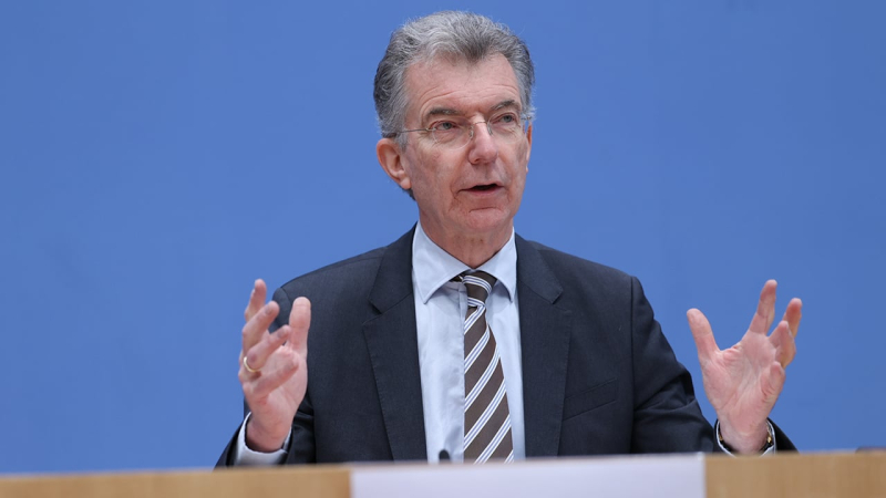  й конноренцц з звчches > </p>
<p> In München beginnt die 61. München -Sicherheitskonferenz (MSC), bei der die Teilnehmer globale Krisen und Herausforderungen diskutieren werden, die in den letzten Jahren noch relevanter und gefährlicher werden. Die München -Sicherheitskonferenz Christoph Hoysgen während der Einreichung des Berichts der Konferenzmultipolyarisierung am 10. Februar berichtet der Ukrinform -KorrespondenzDie Münchner Sicherheitskonferenz: Was wird </H2> </p>
<p> Christoph Hoysgen besprochen, dass die Situation in der Welt jetzt eine der intensivsten Konflikte in den letzten 60 Jahren ist, einschließlich des <strong> Kriegs gegen die Ukraine gegen die Ukraine. </strong> Sicherheit, Energiefragen, Klimaveränderungen, Migration, künstliche Intelligenz, wirtschaftliche Herausforderungen und internationale HandelHoysgen hofft, während einer Pressekonferenz in Berlin in der Ukraine Schritte in der Ukraine zu unternehmen, um die Hoffnung auszudrücken, dass das Forum in der Ukraine Schritte in die Welt unternehmen kann </p>
<blockquote>
<p> — Wir versuchen, die Tribüne zu liefern. Und wir hoffen, dass München verwendet wird, wir haben die entsprechenden Anzeichen, um Schritte in die Welt in der Ukraine zu unternehmen, um bestimmte Vereinbarungen zu treffen, — Hoysgen sagte.Obwohl er nicht erwartet, dass der US -Plan am Ende des Krieges genau im Forum veröffentlicht wird, ist sich der Leiter des MSC sicher, dass die Konferenz die Hauptparameter eines solchen Plans verstehen wird, Prinzipien der Unverletzbarkeit. von Grenzen und der UN -Charta. auf sie. Daher wird die Frage wichtig sein <strong>Sicherheitsgarantien </strong>. Es wird vom deutschen Präsidenten Frank-Walter Steinmeier eröffnet. Organisationen </p>
<p> bis 30% der Teilnehmer werden aus dem globalen Süden stammen Vertreter Russlands, einschließlich derer, die nicht in Sanktionenlisten geraten sind, sind es nicht. Wie Christophe Hoysgen feststellte, werden die führenden Vertreter der russischen Opposition auf der München -Konferenz erwartet.</p>
<!-- relpost-thumb-wrapper --><div class=