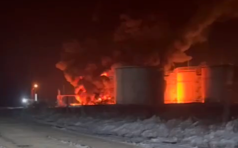 Drohnen greifen Ölraffinerie in der Region Krasnodar an (Video)