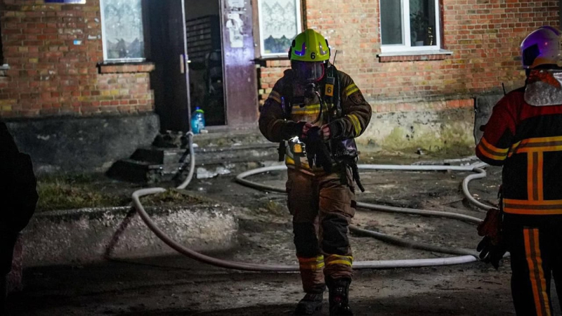 Brand in Kiew: 5 Menschen gerettet, 15 Menschen an die frische Luft gebracht