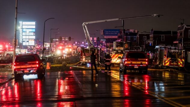 Flugzeugabsturz in Philadelphia: Rettungsflugzeug stürzt in der Nähe eines Einkaufszentrums ab, es gibt Opfer