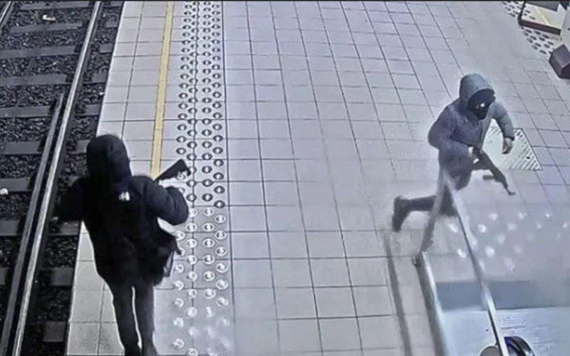 Schießerei in Brüssel: In den U-Bahn-Tunneln werden zwei Männer gesucht, die das Feuer eröffnet haben (Video)