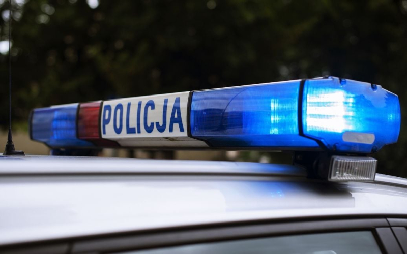 In Polen verursachte eine betrunkene Ukrainerin einen Unfall und verprügelte anschließend einen Passagier Rettungsärzte“ /></p>
<p><strong>Der 28-jährige Fahrer und der 27-jährige Beifahrer, ebenfalls ein Ukrainer, waren betrunken.</strong></p>
<p>In der polnischen Stadt Posen verursachte eine betrunkene Ukrainerin einen Unfall und griff anschließend Rettungsärzte an.</p>
<p>Dies wurde von Moto.pl und In Poland gemeldet.</p>
<p>Die Frau verlor die Kontrolle und prallte gegen einen Absperrzaun und ein Laternenpfahl. Zeugen riefen einen Krankenwagen.</p>
<p>„Als der Krankenwagen am Unfallort eintraf, zeigten zwei Personen, die in einem Autowrack unterwegs waren, vulgäres und aggressives Verhalten gegenüber den Ärzten“, heißt es in dem Bericht.</p>
<p>Der 28-jährige Fahrer und der 27-jährige Beifahrer waren betrunken. Die Frau und ihr Beifahrer, ebenfalls ein Ukrainer, griffen die Ärzte an. Einer der Ärzte wurde verletzt und wurde behandelt.</p>
<p>Der Alkoholtest zeigte fast 1,5 ppm Alkohol im Körper des Fahrers. Sie wurde festgenommen und zur Polizeistation gebracht.</p>
<p>Der Passagier, ein ukrainischer Staatsbürger, war zuvor wegen Trunkenheit am Steuer und Drogenbesitzes verurteilt worden.</p>
<p>Es wurde zuvor berichtet, dass ein belarussischer Taxifahrer in Warschau geschlagen wurde und ihn für einen Ukrainer hielt.</p>
<p>Es wurde auch berichtet, dass in Warschau ein Pole einen 14-jährigen Ukrainer an einem Übergang angefahren und getötet hat</p>
<h4>Verwandte Themen:</h4>
<p>Weitere Neuigkeiten</p>
<!-- relpost-thumb-wrapper --><div class=