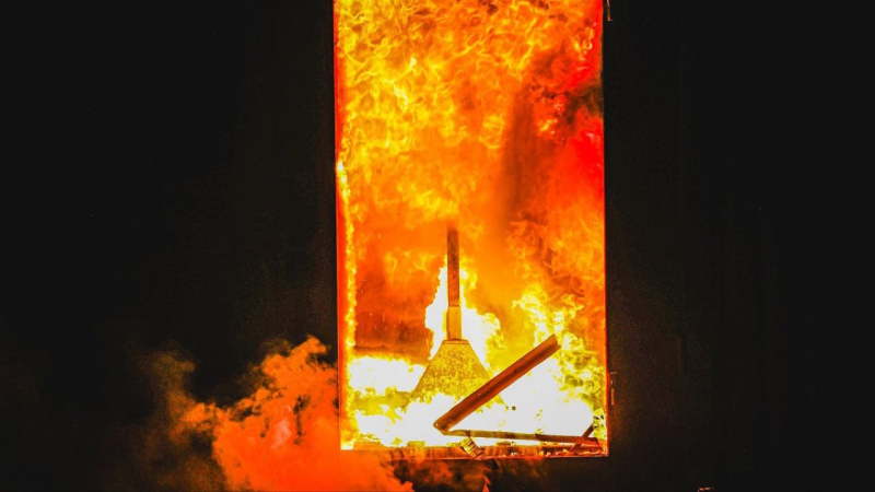 Explosions in kharkov 26. März: DABPLA-LEBEN. <img class =