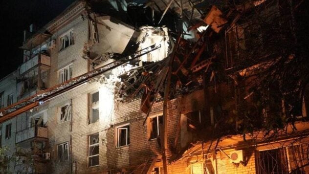 foet of ucraine Heute: Rf töteten 13 Menschen. Ukraine heute, 25. Mai. </P> </p>
<p> Weitere 56 Erwachsene und 11 Minderjährige wurden verletzt. </p>
<ul>
<li> Field of Ukraine today: what is known </li>
<li> The attack on the Zhytomyr region </li>
<li> attack on Kyiv </li>
<li> attack on the attack on Kyiv region </li>
<li> attack on the Khmelnitsky region </li>
<li> attack on the Nikolaev region </li>
<li> attack on the Ternopil region </li>
<li> attack on the Chernihiv region </li>
<li> attack on the Sumy region </li>
<li> attack on the Odessa region </li>
<li> attack on the attack on the attack on Dnepropetrovsk region </li>
<li> attack on the Kharkov region </li>
<li> attack on the Cherkasy region </li>
</ul>
<h2>Der Beschuss der Ukraine heute: Was ist bekannt </H2> </p>
<p> Während des heutigen Beschusss der Ukraine verwendeten russische Truppen 69 Raketen und 298 Schockdrohnen von Shahed und verschiedenen Drohnen verschiedener Typen: </p>
<p> nun ansehen </p>
<ul>
<li> </li>
<li> <strong> 55 </strong> Cruise-Raketen auf Luft- und Meeresbasis-X-101 und Kaliber; </li>
<li> <strong> Ein </strong> geflügelte Rakete X-22; </li>
<li> <strong> Four </strong> verstellbare Luftfahrtraketen X-59/69; </li>
<li> <strong>298 </strong> Drohnen. </li>
</ul>
<p> Luftfahrt, Flugabwehr-Raketenkräfte, elektronische Radiokriegsführung und unbemannte Systeme, mobile Feuergruppen von Ukraine <strong> Schuss 45 x-101 Cruise-Raketen und Kaliber </strong>. </p>
<p>
<p> <strong> Noch zwei Raketen X-59/69 waren lokal verloren </strong>. </p>
<p> Auch die Luftverteidigungskräfte <strong> neutralisierte 266 feindliche Drohnen </strong> -139 UAVs abgeschossen, 127 lokal verloren oder gestaffelt mit REB-Mitteln. </p>
<p>Die Ziele der Russischen Föderation während des heutigen Beschlusses der Ukraine waren 13 Regionen: Kyiv, Zhitomirskaya, KhMelnitskaya, Ternopol, Tschernihiv, Sumy, Odessa, Poltava, Dniepr, Nikolaev, Kharkov und Cherkasy. </p>
<p> Treffer wurden an 22 Standorten aufgezeichnet, 15 Standorte fielen geflügelte Raketen und einen Schock. Uav. </p>
<h2> Angriff auf den Zhytomyr -Bereich </h2>
<p>Während des Angriffs auf die Region Zhytomyr wurden mehr als 30 Wohngebäude (sowohl private als auch mehrstöckige Gebäude) sowie etwa 40 Haushaltsgebäude beschädigt und zerstört. </p>
<p><p> <strong> In Korostyshev, drei Kinder aus derselben Familie </strong> achtjähriger Stanislav, 12-jähriger Tamara und 17-jähriger Roman. In wenigen Tagen sollte es einen Schulabschluss geben müssen. </p>
<p> Die Eltern der toten Kinder sind im Krankenhaus. Die von Russland getötete Mutter von Kindern ist in einem schwerwiegenden Zustand. </p>
<p> Zusätzlich zu den Eltern von Stanislav, Tamara und Roman wurden während eines Angriffs auf die Zhytomyr -Region 10 weitere Menschen verletzt, darunter ein Kind </strong>. </p>
</p>
<h2> Angriff auf Kyiv </H2> </p>
<p> Der zweite Nachtangriff auf Kyiv am 25. Mai hat in drei Bereichen der Hauptstadt die Zerstörung vorgenommen – Golosevsky, Dneprovsky und Shevchenkovsky. </p>
<p> <strong> im Goloseevsky -Bezirk </strong> Die Trümmer der niedergeschlagenen Drohne beschädigten zwei Wohngebäude. Fünf -Story -Hostel der Geschichtsfakultät der Kyiv National University. T. Shevchenko. </p>
<p> Dies geschah aufgrund der Depressurisierung des Gasrohrs im zweiten Stock. </p>
<p>Das Haus wird teilweise durch die Strukturen zerstört. </p>
<p> <strong> Im Dnieper -Distrikt </strong> Die Trümmer der niedergeschlagenen Drohne beschädigten ein zweistöckiges Privathaus. </p>
<p> <strong> Im Bezirk Shevchenkovsky </strong> gab es eine Zerstörung durch zwei Adressen, insbesondere das Hochgebäude wurde beschädigt. </p>
</p>
<p> Während des Angriffs auf Kyiv am 25. Mai <strong> 11 Menschen wurden verletzt </strong>. </p>
<h2> Der Angriff auf die Kyiv -Region </H2> </p>
<p> Nach dem Angriff auf die Kyiv -Region, die Belotserkovsky, Fastovsky, Buchansky, Brovarskaya, Vyshgorodsky Districts wurden verletzt. </p>
<p> während des Beschusses <strong>Vier Menschen wurden getötet und 31 verletzt </strong>. </p>
<p> <strong> Im Bezirk Belotserkovsky </strong> beschädigte Unternehmen Hangars, drei Privathäuser, Wirtschaftsgebäude und ein Auto. </p>
<p> <strong> Drei Männer und zwei Mädchen im Alter von 10 und 13 </strong>. </p>
<p>. </p>
<p>. </p>
<p>. </p>
<p> <strong> im Obukhov -Distrikt </strong> angar und das Gebäude brach aufgrund des feindlichen Angriffs aus. </p>
<p> Während der Beseitigung des Feuers entdeckten die Retter den <strong> Körper eines 57-jährigen Mannes und seines Mitbewohner </strong>. </p>
<p>Zwei Autos wurden ebenfalls verletzt. Die Fenster werden im Gymnasium ausgeschaltet und die Wand der Sporthalle wird beschädigt. </p>
<p> <strong> Der Körper eines 76-jährigen Mannes </strong> während des Brandes in einem Privathaus <strong> Fastovsky District </strong>. </p>
<p> Verletzungen erhielten acht Erwachsene und drei Kinder im Alter von acht, 13 und 17 Jahren </strong>. </p>
<p> 21 Privathäuser und fünf Autos wurden beschädigt. </p>
<p> <strong> im Gebuchansky -Bezirk </strong> in einem privaten Haus, das während des Schusses beschädigt wurde, <strong> <strong>Der 49-jährige Mann wurde </strong getötet. </p>
<p> <strong> Im Bezirk Bukansky </strong> 39 Privathäuser und Lagereinrichtungen wurden beschädigt. </p>
<p> <strong> 12 Erwachsene und zwei Kinder 10 und 11 Jahre alt </strong>. </p>
<p><p> <strong> In Vyshgorodsky wurde der Bereich </strong> einen Garagenraum und ein Auto beschädigt. </p>
<h2> Der Angriff auf die Region KhMelnitsky </H2> </p>
<p> Der Angriff auf die Region Khmelnitsky wurde zu <strong> den Tod von vier Menschen </p>
<p> <strong> Fünf weitere Fragmentierungsverletzungen </strong>. </p>
<p>
<p>
<p> <pInsbesondere in ernstem Zustand gibt es <strong> eine kleine </strong> und eine ältere Frau. </p>
<p> Es ist bekannt, dass etwa 40 Privathäuser beim Beschuss im Hopfen beschädigt wurden. Ein Angriff auf die Nikolaev -Region </H2> </p>
<p> in der Nikolaev -Region der Luftverteidigungskräfte zerstörte 32 Drohnen. </p>
</p>
</p>
<p> Trotzdem wurde die Zerstörung in Nikolaev und im Bezirk Bashtan aufgezeichnet. Insbesondere die Russen griffen das regionale Zentrum fast eine Stunde an – von 00:44 bis 01:33 Mai 25. Mai. </p>
<p>Das Beschuss -Objekt wird durch die Infrastruktur, den Bürogelände, Privatpersonen und Stromleitungen in verschiedenen Bereichen der Stadt beschädigt. Die letzten beiden Stockwerke des fünfstöckigen Gebäudes wurden ebenfalls zerstört. Das Wrack wird durch ein nahe gelegenes mehrstöckiges Gebäude beschädigt. </p>
<p> <strong> Ein 77-jähriger Mann starb. Fünf Personen wurden </strong> verwundet. Insbesondere in einem schwerwiegenden Zustand ist das Krankenhaus <Rong> 17-Jährige </strong> und zwei Frauen. </p>
<p> Zwei weitere Personen wurden an Ort und Stelle unterstützt. </p>
<p>Der Bezirk Bashtan in der Region Nikolaev, Russen griffen eine halbe Stunde lang Drohnen an – von 00:20 bis 00:50 25. Mai. </p>
<p> Es gab keine Verletzungen. Sieben Wohnhäuser und 10 Unternehmen wurden beschädigt. </p>
<p> Infolge des Raketen -Hits wurde das Gebäude eines der Industrieunternehmen zerstört. </p>
<p> Ein Feuer im Workshop, der im Allgemeinen 1000 Quadratmeter bedeckte. M, beseitigt. </p>
<p>Laut vorläufigen Daten gibt es keine Opfer und es gibt keine Opfer. </p>
<h2> Angriff auf die Region Tschernihiv </H2> </p>
<p> In der Tschernihiv -Region, Lagerräume und nicht in Ansicht gebrannten Gebäuden. </p>
<p> Zusätzlich wurde der Hangar mit Kohle verbrannt. </> </p>
<p> Es gibt ein beschädigtes Gebäude im Regionalzentrum. Die Sumy -Region erlitt das regionale Zentrum und einen Hanf. </p>
<p> In Sumy trafen die Invasoren die Lebensmittelindustrie, die sie bereits im April angegriffen hatten. </p>
<p>Das Dach wird durch den Beschuss beschädigt. Das Flashed Fire wurde bereits beseitigt. </p>
<p> Mitarbeiter wurden nicht verletzt, da sie rechtzeitig in den Schutz gingen. </p>
<p> In Konotop wurde das Infrastrukturobjekt in einem der Mikroden der Stadt, die die Besatzer griffen, zerstört. </p>
<p> teilweise de -durchdacht die Straßen der Stadt. </p>
<p> In der Region Odessa, auf einem der Parkplätze unter hohen Gebäuden, wurden 20 Autos verbrannt. </p>
<p> Das Feuer wurde sofort beseitigt.In der Region Dnipropetrovsk zerstörten die Verteidiger des Himmels 11 Raketen und fünf Drohnen. </p>
<p> Trotzdem wurde in Pavlograd ein Industrieunternehmen beschädigt. </p>
<p> Das Feuer wurde bereits gelöscht. </p>
<p> Im DNIeper, ein dreistöckiges Gebäude, das aufgrund von Drohne verbrannt wurde. Die Vasilkovsky -Gemeinden der Sinelnikovsky -Bezirksarmee der Russischen Föderation durch die Streiks von Drohnen und einstellbaren Luftbomben wurden durch ein Privathaus, eine Tankstelle und ein Unternehmen beschädigt. </p>
<p>Nikopol sowie die Marganetsky- und Pokrovsky -Gemeinden des Nikopol -Distrikts feuerten auf Drohnen und Artillerie. </p>
<p> Es gab ein High -Strise -Gebäude und vier Privathäuser. Eines der mit Feuer bedeckten Häuser. </p>
<h2> Der Angriff auf die Region Kharkov </H2> </p>
<p> in der Region Kharkov während der Nachtschäbe unter den Schlägen war das Regional Center und Cossack Lopan der Dergachev -Gemeinde. </p>
<p> Nach den Basyansky- und Shevchenkovsky -Bezirken von Kharkov traf der Feind vier Drohnen. Der Distrikt wurde von einem zivilen Unternehmen zerstört. </p>
<p> Im Bezirk Shevchenkovsky fiel der Feind in ein Bürogebäude. Die Fenster in mehreren Wohnungsgebäuden werden ebenfalls dort rausgeschlagen. </p>
<p> <strong> Ein 14-jähriger Mann litt sowie zwei Männer im Alter von 34 und 43 Jahren </strong>. </p>
<p> In Cossack Lopani <strong> 63-jährige Frau starb </strong>. Die Region </H2> </p>
<p> In der Region Cherkasy zerstörten die Verteidiger des Himmels drei Raketen und das gleiche UAV. </p>
<p> ohne die Opfer. </p>
<p> Die Konsequenzen für die Infrastruktur sind nach vorläufigen Daten ebenfalls nicht. </p>
</p></p>
<!-- relpost-thumb-wrapper --><div class=