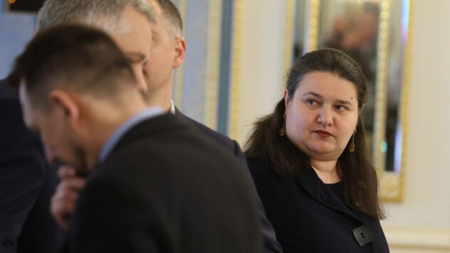Die US -amerikanische Rechnung gegen die russische Föderation. Der Moment seiner Einführung hat bereits 81 Co -Autoren. 

<blockquote>
<p> — Vielen Dank an die 81 Senatoren für den Ansatz — Die Welt durch Kraft, — Markarova bemerkte, nachdem er den Bericht des amerikanischen Kongressabgeordneten Lindsay Graham eingestellt hatte. </p>
</p>
</blockquote>
<p> Der Republikaner gab eine Erklärung ab, dass die Vereinigten Staaten zwar nach der überwiegenden Mehrheit des Senats streben, dass der russische Diktator Wladimir Putin spielt. Der US -Senat ist bereit zu handeln, wenn diese Spiele fortgesetzt werden. </p>
<blockquote>
<p> — Wenn alles noch ist, kann Russland entschlossene Maßnahmen vom US -Senat erwarten. Zu diesem Zweck sind wir sehr froh, dass wir jetzt 81 Co -Autor des Gesetzes über Sanktionen gegen Russland wegen seiner barbarischen Invasion in die Ukraine &#8212 haben; Es wird im Dokument gesagt. </p>
</blockquote>
<p> Wie Graham feststellte, isoliert die amerikanische Gesetzgebung Russland, indem sie es auf die Handelsinsel stellt und harte Zölle in andere Länder einführt, die die Kriegsverbrechen des Kremls unterstützen. Durch den Kauf billiger russischer Öl von der Schattenflotte. </p>
<p> Laut Graham wird die russische Militärmaschine ohne wirtschaftliche Unterstützung Chinas aufhören. </p>
</p></p>
<!-- relpost-thumb-wrapper --><div class=