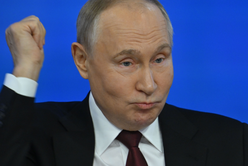 Dann beginnt das Interessant, & ndash, und das Kommandant sagte, dass es putinte. = 
