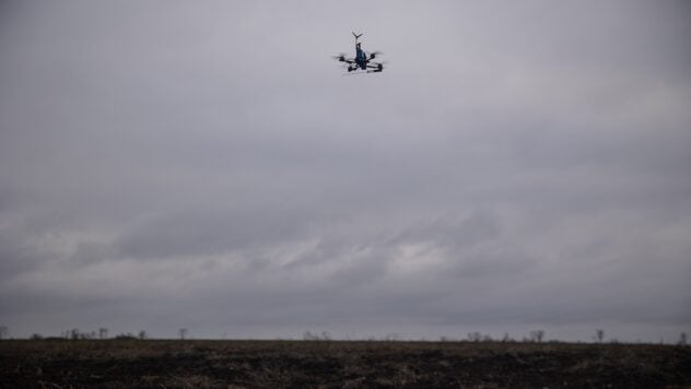am Morgen, Russian Drone, in der heutigen Kommunaldienste angreift: DREI. Der Dnieper -Distrikt von Kherson, die russische Drohne, griff das Frachtauto des Gemeinschaftsunternehmens des Kherson Park an. Drei Menschen wurden verletzt. </p>
<p> Dies wurde von der Militärverwaltung von Kherson City berichtet. </p>
<p> <l2> Die Explosion in Kherson am 17. Mai: Was ist der 59-jährige Angestellte des Gemeinschaftsunternehmens </H2> </p>
<p>? Die Polizei brachte ihn ins Krankenhaus. </p>
<p> Jetzt schauen sie aus dem Schlag der feindlichen Drohne aus, zwei weitere Gemeinschaftsdienste wurden verletzt: Dies sind Männer 1972 und 1974. Die Polizei lieferte sie auch an die medizinische Einrichtung. Beide Opfer — Premiere und Minen-explosive Verletzung. Jetzt werden die Opfer untersucht. </p>
</p></p>
<!-- relpost-thumb-wrapper --><div class=