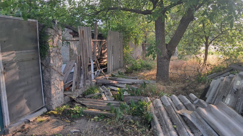 Freund Dneppchhina. Konzentration auf die Region Dnepropetrovsk absichtlich. </p>
<p> Dies wurde vom Kopf der Ova Sergey Lysak angekündigt. </p>
<p> <l2> Der Beschuss der Region Dnepropetrovsk </H2> </p>
<p> Die Gebiete von Nikopolsky und Sinelnikowsky wurden gefunden. </p>
<p> jetzt sehen sie sich </p>
<p> <strong> Sinelnikovschina </strong> Dron-Kamikadze-Hit Vasilkovskaya Community an. </p>
<p> Infolge des Angriffs brach auf dem Territorium eines privaten Unternehmens ein Feuer aus. Das Feuer zerstörte das Gebäude und die landwirtschaftliche Ausrüstung. Gleichzeitig benutzten die Russen die Luftbombe (KAB) entlang der großen Gemeinschaft von Mikhailovsky. Explosionen beschädigten Wohngebäude. Glücklicherweise gab es ohne die Opfer. </p>
<p> <img class = 
