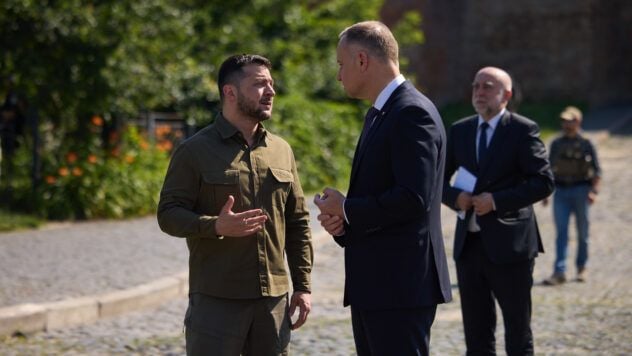 mehr als 2 Tausend polnische Unternehmen sind bereit, sich der Wiederherstellung des ukrain-ukrain-ukrain-ukrain-ukrain-und ndash; duda zu beitreten. Andrzej Duda sagte, dass mehr als 2.000 polnische Unternehmen daran interessiert sind, an der Wiederherstellung der Ukraine nach dem Krieg teilzunehmen. </p>
<p> und Ja Duda sagte dies während einer gemeinsamen Pressekonferenz in Kyiv mit Präsident Wladimir Zelensky. </p>
<p>Der Präsident der Ukraine dankte Andrzej Dudu für die Unterstützung, die Polen den Ukrainern von Beginn eines umfassenden Kriegs gewährt hat. </p>
<p> Watch <H2> Verteidigungskooperation und Unterstützung bei der Wiederherstellung der Ukraine </H2> </p>
<p> während eines Treffens in Kyiv, Zelensky und Duda diskutierten die Zusammenarbeit im Militärverteidigungskomplex. </p>
<p>Der Präsident der Ukraine betonte, dass polnische Unternehmen mehr für Zusammenarbeit interessiert sind, insbesondere für die Produktion von Drohnen. In Polen wissen sie, dass die Ukraine ihre Militärindustrie sehr dynamisch entwickelt, — sagte Andrzej Duda. </p>
<p> Nach ihm haben bisher mehr als 2.000 polnische Unternehmen ihr Interesse an der Wiederherstellung der Ukraine geäußert. </p>
<blockquote>
<p> — Ich hoffe, dass polnische Firmen aktiv an der Wiederherstellung der Ukraine teilnehmen werden, — Der Präsident von Polen sagte. </p>
</blockquote>
<p> und Andje Duda äußerten auch die Hoffnung, dass der neue Präsident von Polen Karol Navrootsky und der Ukraine nach seiner Amtszeit des Präsidenten die Zusammenarbeit nur vertiefen wird. </p>
<p> Andgei Duda kam am 28. Juni in Kyiv an. Am Bahnhof wurde er vom Leiter des Außenministeriums der Ukraine Andrei Sibiga und des vorübergehenden Anwalts in Polen im Ukraine Petr Lukasevich getroffen. </p>
</p>
</p>
<h3> verwandte Themen: </h3>
<p> Andrzej Duda </p>
<p> <img class = 