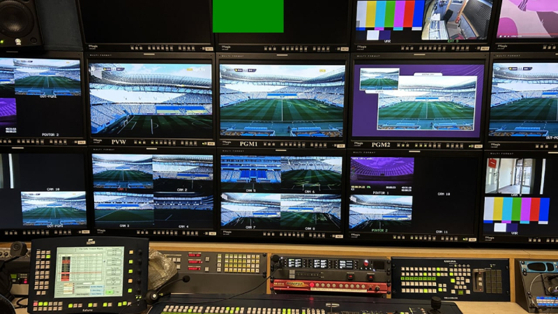 Starrlight Rental Debütdebüß in der Transaktionssegment von Professional Sendes Boxing