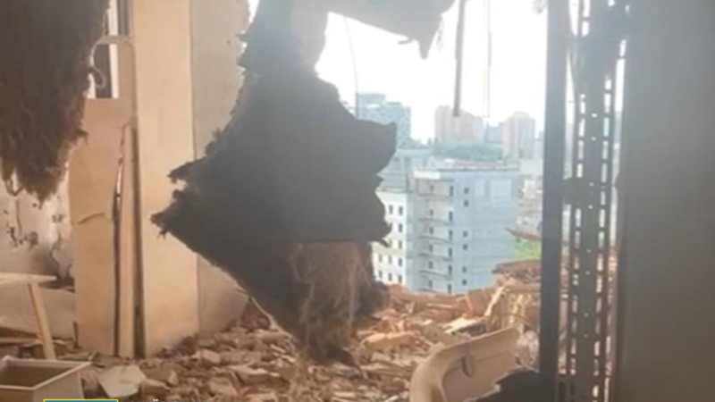 Nachtzerstörung und Brände, unter den verwundeten und ndash; 