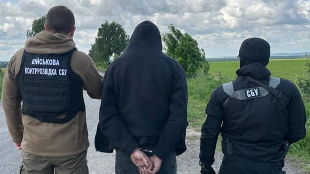 SBU hat das FSB-Agent aufgenommen. </p>
<p> In der Rivne -Region hat ein Vertreter der Russischen Föderation festgehalten, der Koordinaten für Luftangriffe auf operativen Flugplätzen und Logistiklagern der Streitkräfte der Ukraine sammelte. </p>
<p> Dies wird vom SBU -Pressendienst gemeldet. </p>
<h2> <strong> SBU inhaftierter Agent der FSB </strong> </h2>
<p> SBU -Mitarbeiter enthüllten den Agenten während der direkten Umsetzung von Geheimdiensten. Die Inhaftierung trat auf, als er den äußeren Umfang der Militäranlage entfernte. </p>
<p> jetzt sehen sie am Tatort aus und ein Mobiltelefon, versteckte Beobachtungskammer und andere Beweise für die Zusammenarbeit mit dem Feind wurden in der Wohnung des Häftlings beschlagnahmt. Der Sicherheitsdienst hatte auch vorbeugende Maßnahmen zum Schutz der militärischen Einrichtungen der Region. </p>
<p> Ermittler informierten den Mann über den Verdacht nach Teil 2 von Artikel 111 des Strafgesetzbuchs der Ukraine (staatlicher Verrat, die im Kriegsrecht begangen wurden). Der Angreifer ist in Gewahrsam. Die maximale Bestrafung sorgt für eine lebenslange Freiheitsstrafe mit Beschlagnahme von Eigentum. </p>
<p> Jetzt wurde der Verdächtige in Gewahrsam genommen. Die Sanktionen des Artikels sorgen für eine lebenslange Freiheitsstrafe mit Beschlagnahme von Eigentum. Zuvor hatte die Spionageabwehr der SBU den Agenten des russischen Militärgeheimdienstes in der Region Odessa inhaftiert, die auf Befehl der Invasoren im Süden der Ukraine nach Hause maded explosive Geräte für Terroranschläge machte. Verwandte Themen: </H3> Agent Kreml</p>
<!-- relpost-thumb-wrapper --><div class=