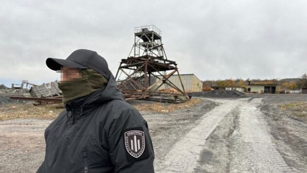 Illegale Produktion von UAH Fertiger Halth-Einsorganisationen. Von Dezember 2021 bis November 2024 illegal abgebautes Kohle in der Nähe der Svyato-Pokrovskaya-Mine in der Region Dorf Kurityno Donezk.Als das Strafsystem in der Region Donezk </h2>
<p> nach Angaben von Ermittlern seit mehreren Jahren legalisierten, legalisierten Angreifer mehr als 80.000 Tonnen Kohle, nachdem sie den Staat für mehr als 5 Milliarden UAH beschädigt hatten. Der Organisator, das technische Personal und der Leiter der örtlichen Gemeinde. </p>
<p> Im Jahr 2021 erhielt eine private Gesellschaft eine Lizenz für geologische Untersuchungen und experimentelle Entwicklung der Ablagerung von Steinkohle, aber die Arbeit ist nicht der Anfang. </p>
<p>Diese Situation wurde von einer Gruppe von Personen verwendet, die sich in einer kriminellen Gruppe vereinigten. </p>
<p> Der Organisator des illegalen Unternehmens stellte eine Zusammenarbeit mit dem Leiter der örtlichen Territorialgemeinschaft fest, die zur Beschlagnahme des Landes für die Produktion beitrug. </p>
<p> Der Leiter der Community hat Dokumente über die Übertragung des Grundstücks an das Unternehmen unter der kontrollierten Firma verfälscht und später illegale Aktivitäten an die erfassten Aktivitäten an die erfassten Gebiete abgedeckt. Die Produktion </p>
<p> wurde ohne Genehmigungen unter Verwendung des konvertierten Lüftungskanals durchgeführt. </p>
<p> Im November 2024 stoppten die Aktivitäten des GBR die Aktivität. </p>
<p> Der Fall wurde an das Gericht übertragen. </p>
<p> Die Angeklagten werden mit der Schaffung einer kriminellen Organisation (Artikel 255), der illegalen Produktion von Kohle (Artikel 240), einer Pole -Wirtschaftstätigkeit (Artikel 206), der Legalisierung des Eigentums (Artikel 209) und der Fälschung von Dokumenten (Artikel 358) des kriminellen Kodex der Ukraine angeklagt. </p>
<p> Die maximale Bestrafung — Bis zu 12 Jahre Gefängnis. </p>
</p>
</p>
<h3> Verwandte Themen: </h3>
<p> VugillyAgbredonetsk -Region</p>
<!-- relpost-thumb-wrapper --><div class=