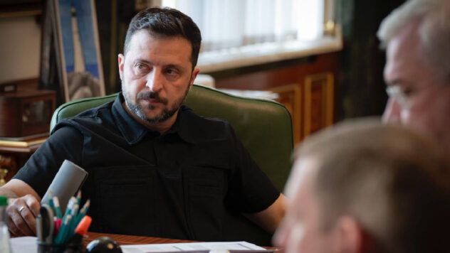 Der Schwerpunkt auf den Drummer-Drive: Zelensky. Zelensky kündigte ein Treffen über die Entwicklung, Produktion und den Kauf neuer Drohnen an. </p>
<p> Dies wird in einer vom Presidential Press Service am Montag, 21. Juli veröffentlichten Nachricht angegeben. </p>
<p> schauen Sie jetzt <Blockquote> </p>
<p> -Analyziert alle Richtungen auf den notwendigen Drohnen und einen besonderen Akzent auf die Schlagzeuger-Drohnen. Es gab Berichte für jede wirklich effektive Entwicklung, wir werden uns so weit wie möglich zusammenziehen “, sagte er. Zelensky warnte, dass die Verantwortung für die Umsetzung von Verträgen persönlich sei. “/Wp-content/uploads/2025/07/A38E90F54F54EAFFD6DC85808080803BFF.PNG” ALT = “FACK ON DEMOS-Relays: Zelensky hielt ein Treffen auf dem UAV”/> </p>
<p> vladensky</p>
<!-- relpost-thumb-wrapper --><div class=