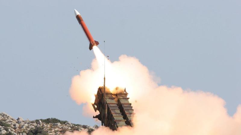 Deutschland und die Abschluss der US-Mdash; Ukrainische Flugabwehrsysteme vor dem Hintergrund russischer Angriffe durch Raketen und Drohnen.— Gemeinsam müssen wir diese Militärmaschine aufhalten und Kräfte vereinen, um die Ukraine mit all unseren Kräften zu unterstützen, — Der Verteidigungsminister Deutschlands wurde während des Online -Treffens der Kontaktgruppe im Ramstein -Format am 21. Juli von Boris Pistorus betont. </p>
<p> Verhandlungen sind vertraulich, aber die Quellen legen nahe, dass die Quellen darauf hindeuten, dass sie vorschlagen, dass die offizielle Ankündigung der Erreichung einer Vereinbarung in den kommenden Tagen erscheinen könnte. </p>
<h2>Deutschland versorgte die Ukraine mit drei Patriot -Systemen. Zwei weitere wurden vorübergehend an Polen zur Verfügung gestellt, so dass nur sieben die Bundeswehr zur Verfügung stehen. </p>
<p> In dieser Hinsicht drückte Berlin ihre Bereitschaft aus, Kyiv in den Luftverteidigungssystemen hervorzuheben, jedoch nur, wenn die Vereinigten Staaten umgehend kompensiert wurden. Patriot, der nach Analysten einen Anstoß geben könnte, die Verhandlungen mit Berlin zu fördern. </p>
<p> Es wird erwartet, dass das System, das der Schweizer empfangen musste, durch technische Konfiguration gekennzeichnet ist, und es dauert ungefähr acht Monate, um es anzupassen. </p>
<p> Dieser Aspekt wird auch zum Thema Diskussion zwischen deutschen und amerikanischen Vertretern innerhalb der laufenden Woche. </p>
</p>
</p>
<h3> verwandte Themen: </H3> Krieg im Urin für Ukraine für die Ukraine</p>
<!-- relpost-thumb-wrapper --><div class=
